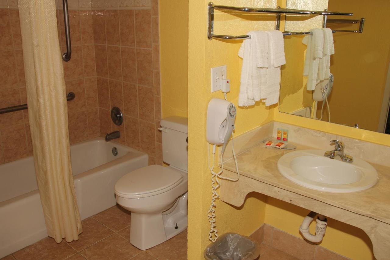 Americas Best Value Inn Cocoa/Port Canaveral Zimmer foto