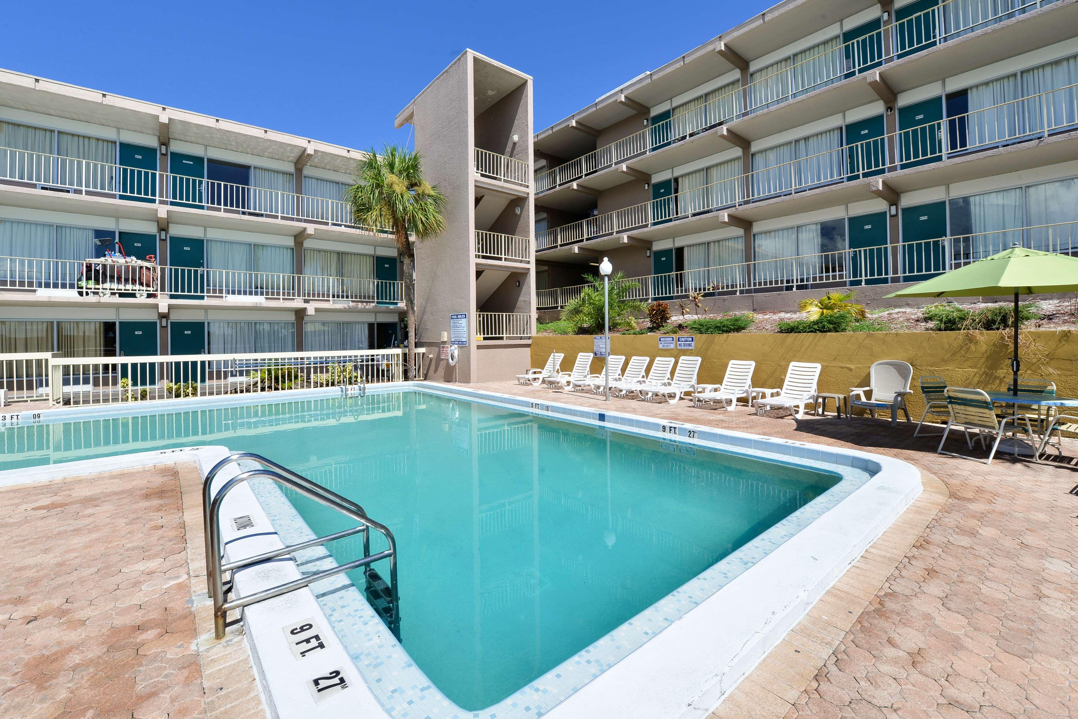 Americas Best Value Inn Cocoa/Port Canaveral Exterior foto